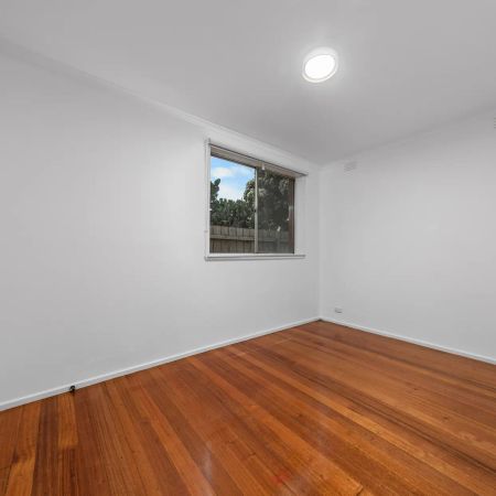 Close to Public Transport! - Photo 5