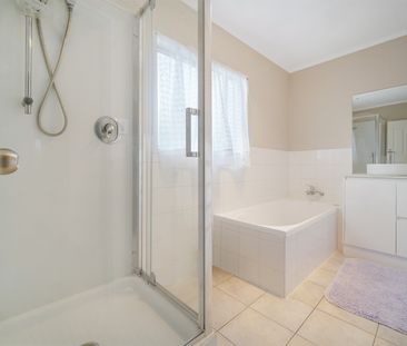 Modern 4-Bedroom Beauty in Wiri - Photo 2