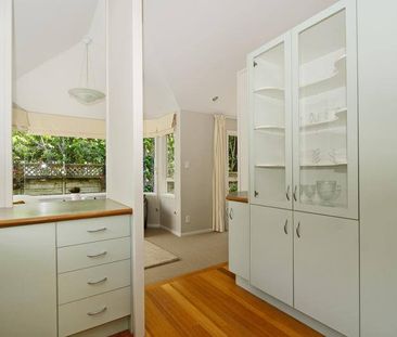 Sunny & Spacious Meadowbank Home - Photo 4