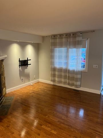 Cozy 2 bdrm 1bath Condo/townhouse style in Killarney SW - Photo 2