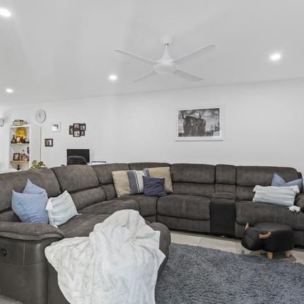 Enjoy The Easy Life In This Near New Home - Photo 3