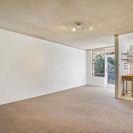 Newly Renovated 2 Bedder in Good Location - Photo 1