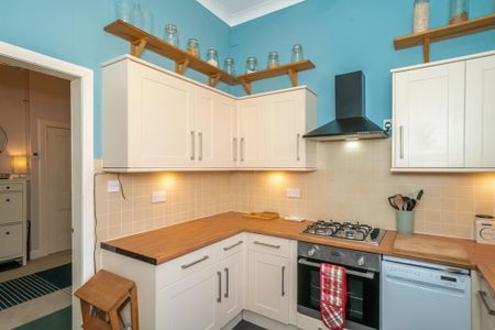 3 bedroom flat to rent - Photo 3