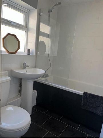 1 bedroom in a house share to rent - Photo 4