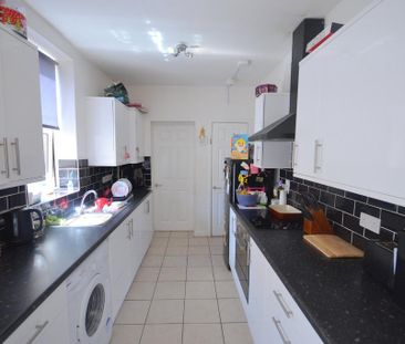 3 bedroom terraced house to rent - Photo 2