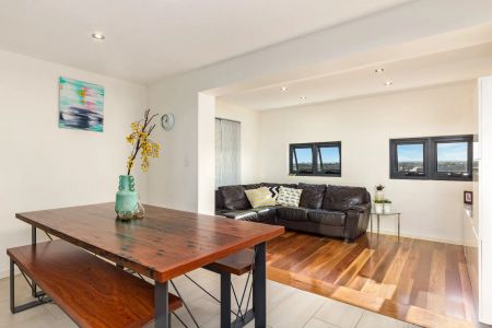 Privacy and exceptional views in the heart of Rozelle Village - - Photo 3