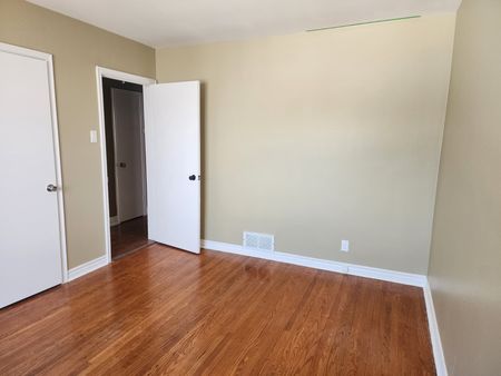 For Lease - 110 Ellendale Drive Unit# Main, Toronto, Ontario - Photo 3