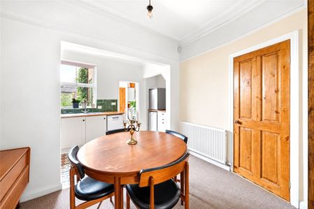 A charming 2 bedroom Victorian terrace close to York city centre, combining period features with stylish modern updates. Featuring open-plan living, two double bedrooms and a south-facing courtyard garden - Photo 2