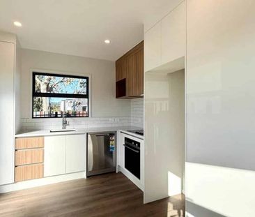 Effortless City-Fringe Living in Brand New Tow... - Photo 5