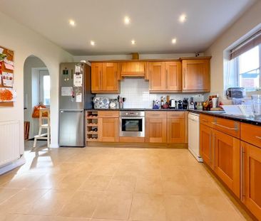 4 bedroom detached house to rent - Photo 4
