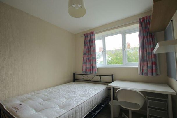 4 bedroom terraced house to rent - Photo 1