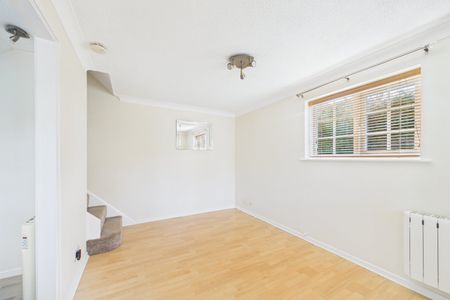 1 bedroom House in Crofton Close, Bracknell - Photo 2