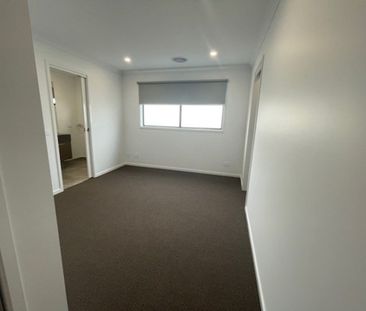 Brand New Townhouse - &lpar;Pakenham East&rpar; - Photo 2