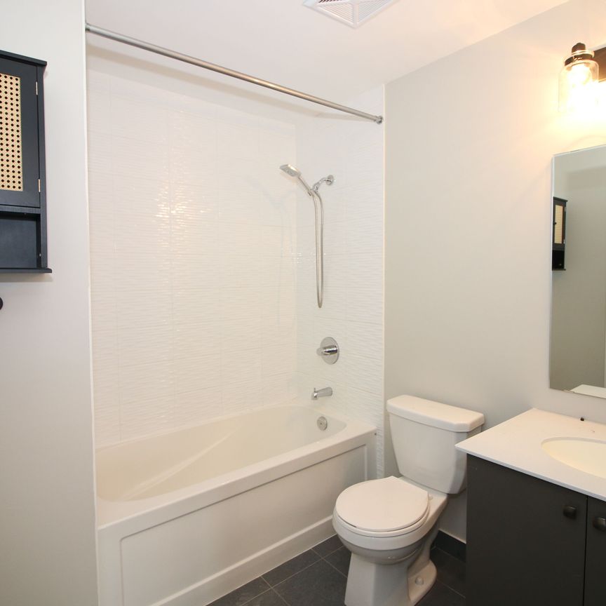 For Lease - 555 William Graham Drive Unit# 225, Aurora, Ontario - Photo 1