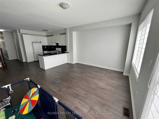 For Lease - 344 Bonnieglen Farm Boulevard, Caledon, Ontario - Photo 1