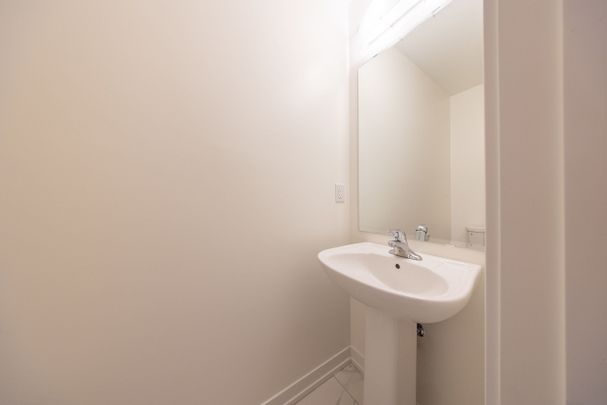 For Lease - 70 Riley Reed Lane, Richmond Hill, Ontario - Photo 1