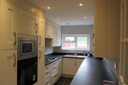 3 bedroom terraced house to rent - Photo 3