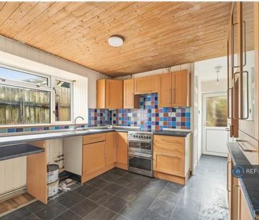2 bedroom end of terrace house to rent - Photo 3