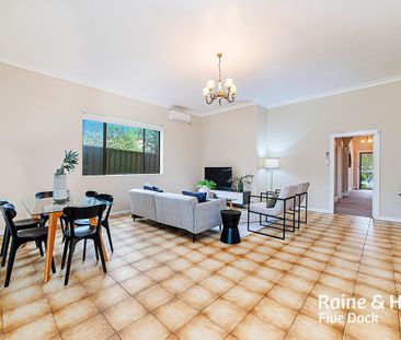 Superb 5 Bedroom Family Home | Extra Convenient Location - Photo 3
