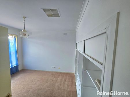 Charming Family Home in the heart of Melton! - Photo 5