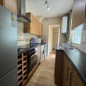 19 Station Street - 2 Bathrooms!Loughborough - Photo 2