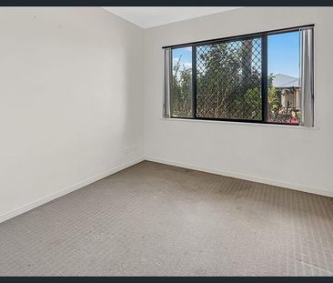 4-Bedroom Modern House - Photo 6