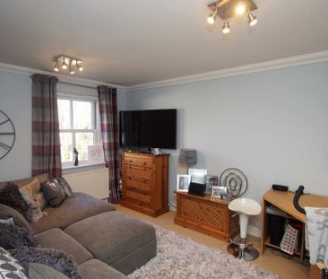 2 bed First Floor Flat for rent - Photo 2