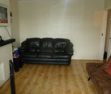 Staines Road, Feltham, Middlesex,TW14 - Photo 3