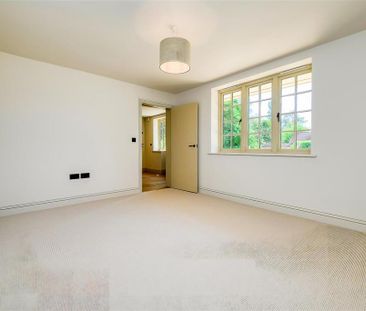 4 bedroom detached house to rent - Photo 5