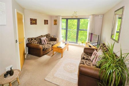 2 bedroom flat to rent - Photo 3