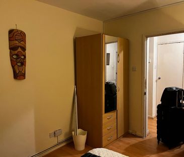 Room in a Shared Flat, Clowes House, SW4 - Photo 3