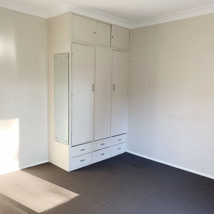 EAST TAMWORTH - Two Bedroom Unit with Split System - Photo 1