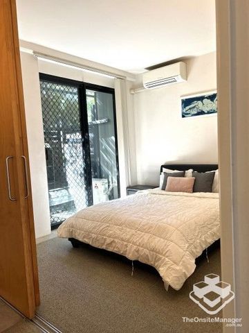 Furnished Quiet and Comfortable Home at Teneriffe - Photo 3