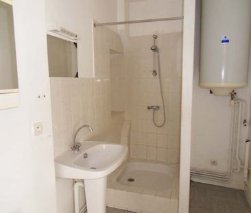 BAYEUX, Route de caen, F2 au 1er étage - Photo 4