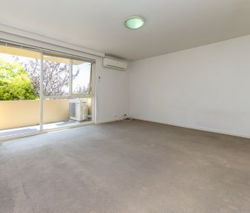 Spacious Two Bedroom Apartment In The Heart Of Kew - Photo 5