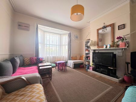 3 bedroom apartment to rent - Photo 2