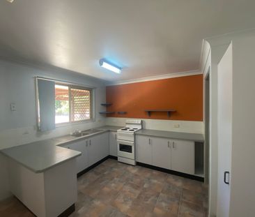 3 BEDROOM HOME LOCATED IN WEST TAMWORTH - Photo 6