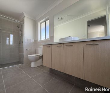 Upgraded near new 5 Bedroom house for rent - Photo 6