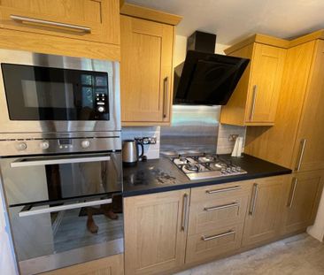 3 bedroom end of terrace house to rent - Photo 2