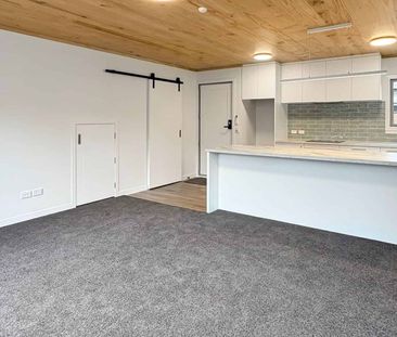 WOOLSTON - BRAND NEW, TWO BEDROOMS, HEAT PUMP, OFF STREET CARPARK - Photo 1