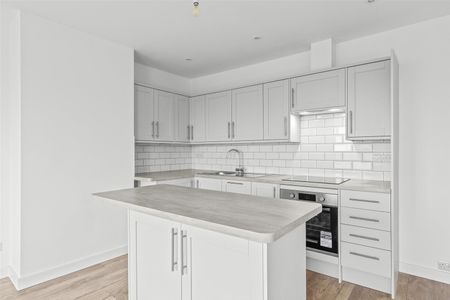 High Street, Lane End - Photo 2