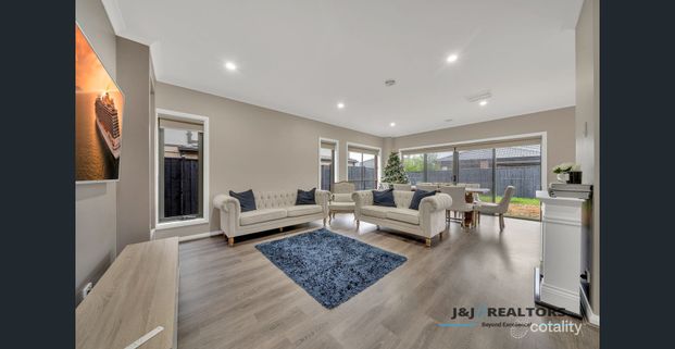 Elegant 4 Bedroom plus Study - Photo 1