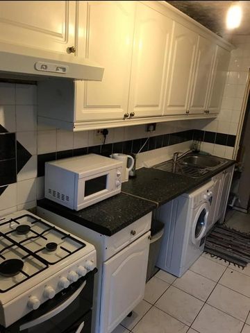 Room in a Shared Flat, Clark St, E1 - Photo 3