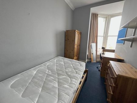 3 bedroom flat to rent - Photo 2