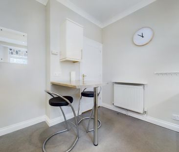 2 bedroom maisonette to rent - Photo 4