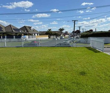 Charming Mount Maunganui 2BR Home! - Photo 2