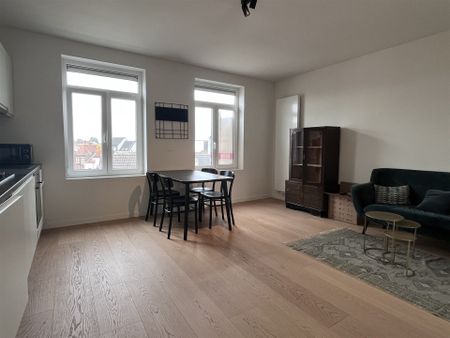 Gemeubeld appartement gelegen op de bovenste verdieping - Foto 2