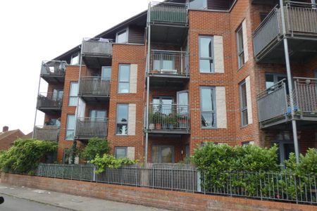 1 bedroom flat to rent - Photo 5