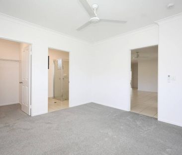 Beautifully Refurbished Family Home – Available Now! - Photo 1
