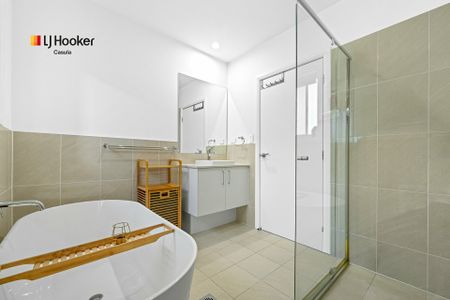 Modern Family Home - Photo 4